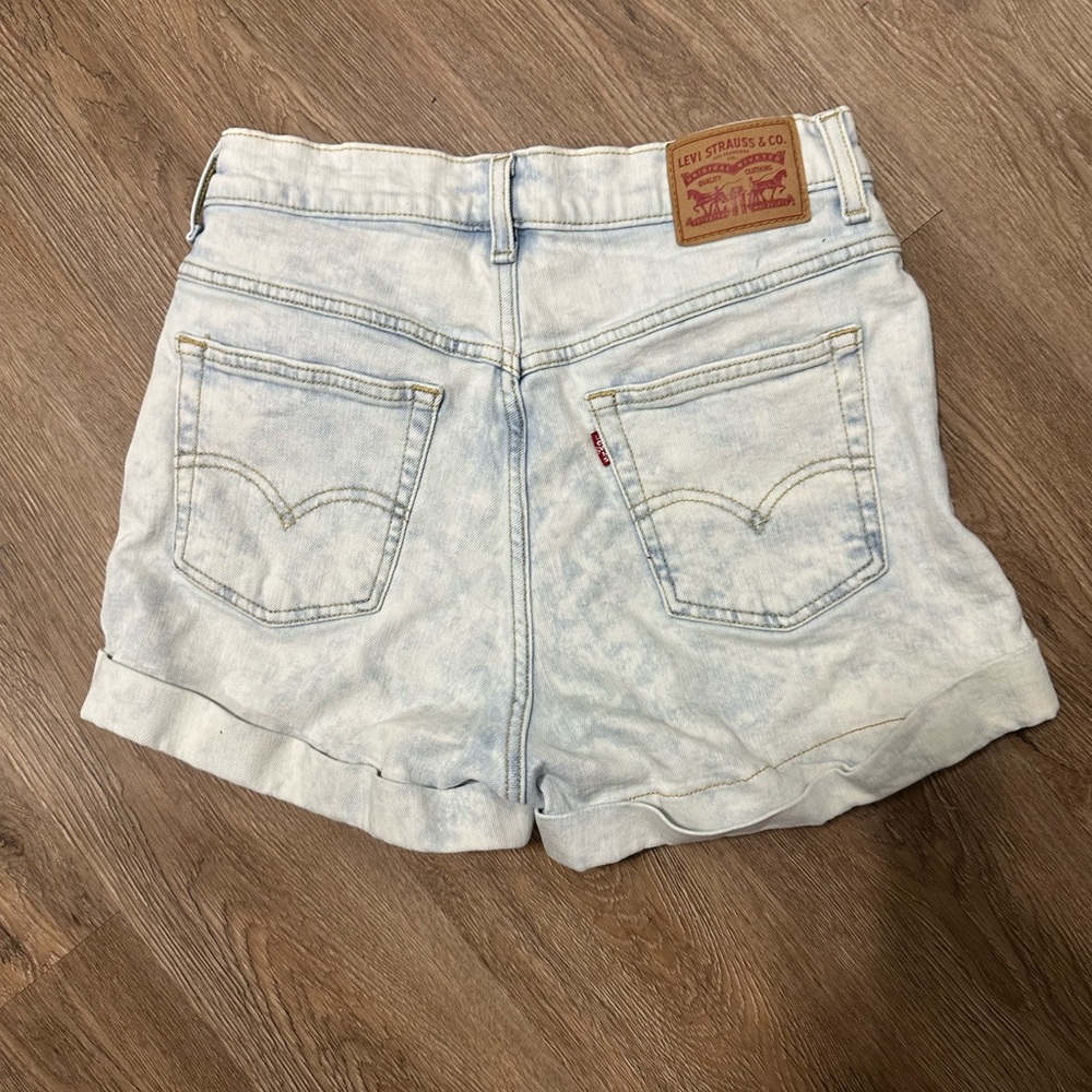 LEVIS light wash cuffed shorts -SIZE 29
